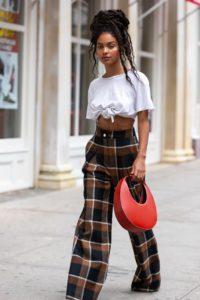 t-shirt bianca come abbinarla