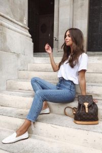 maglietta bianca e jeans look