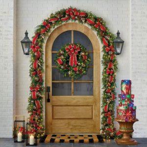 come decorare la porta d'ingresso per natale