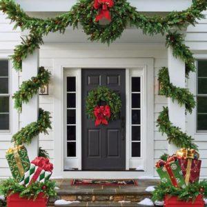 come decorare la porta d'ingresso per natale