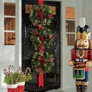 come decorare la porta d'ingresso per natale