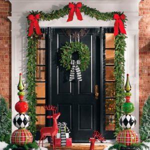 come decorare la porta d'ingresso per natale