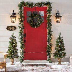 come decorare la porta d'ingresso per natale