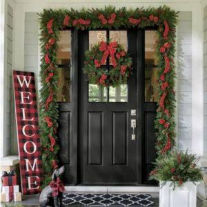 come decorare la porta d'ingresso per natale