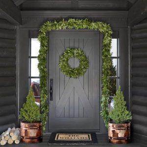 come decorare la porta d'ingresso per natale